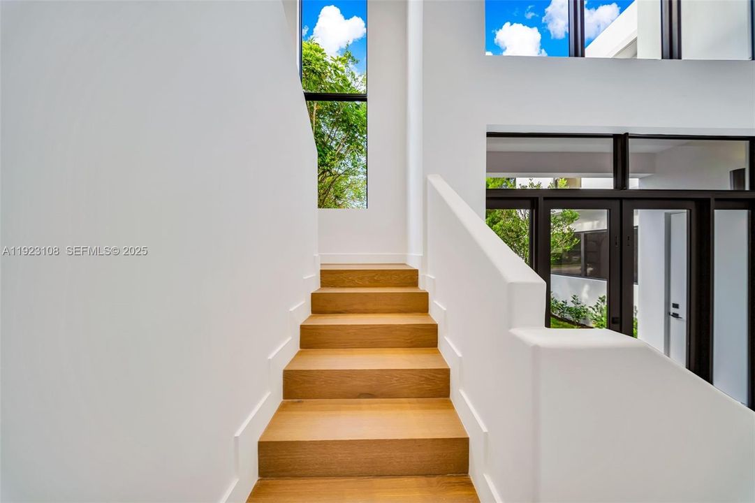 For Sale: $2,199,000 (5 beds, 4 baths, 3013 Square Feet)