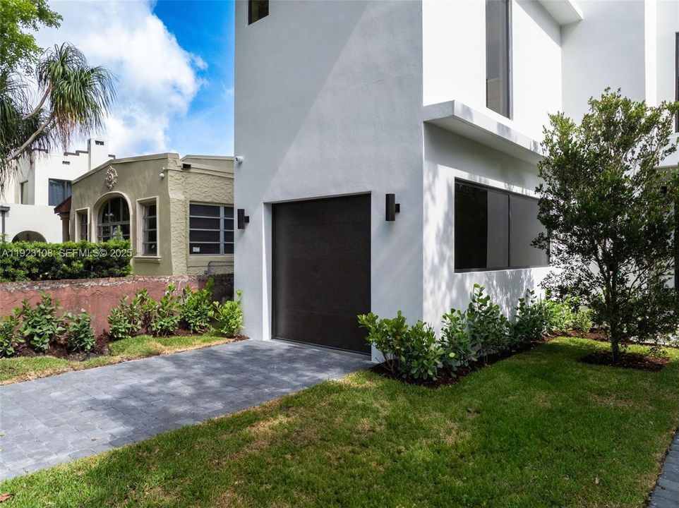 For Sale: $2,199,000 (5 beds, 4 baths, 3013 Square Feet)