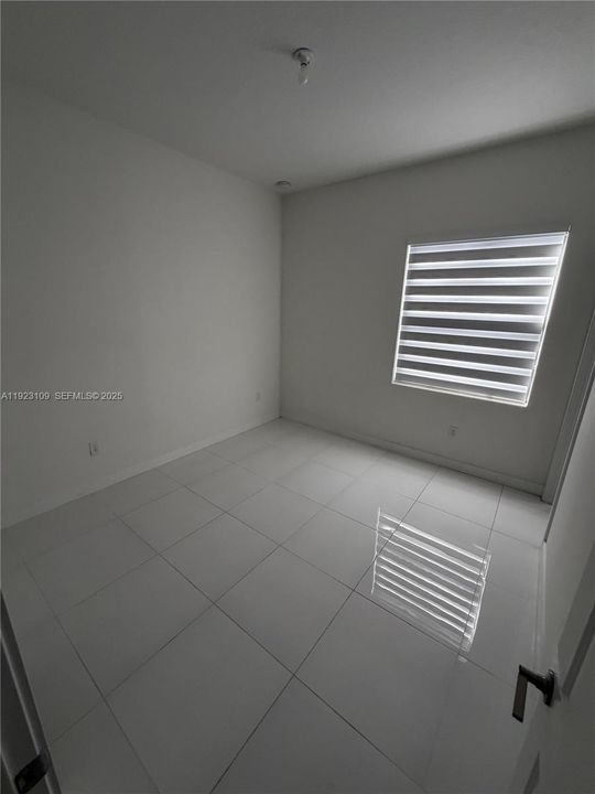 出租: $6,250 (4 贝兹, 3 浴室, 2274 平方英尺)