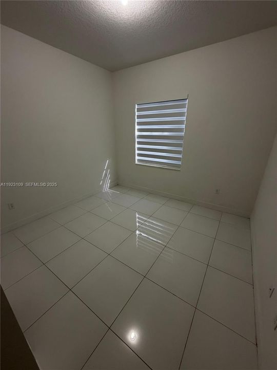 出租: $6,250 (4 贝兹, 3 浴室, 2274 平方英尺)