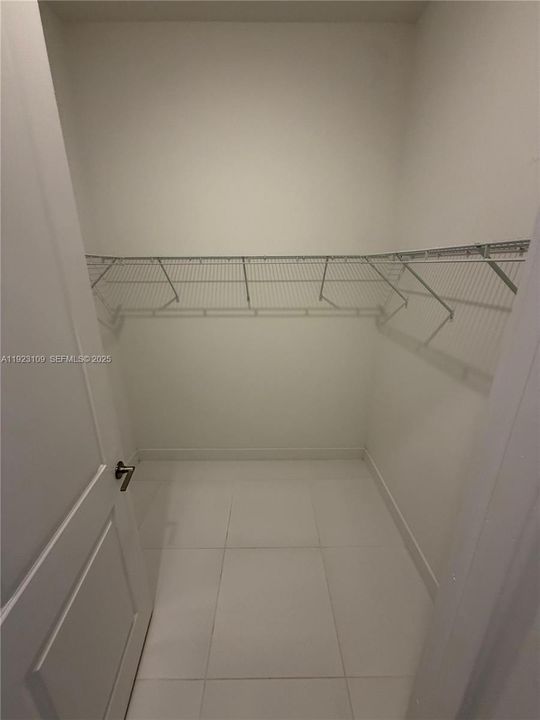 出租: $6,250 (4 贝兹, 3 浴室, 2274 平方英尺)