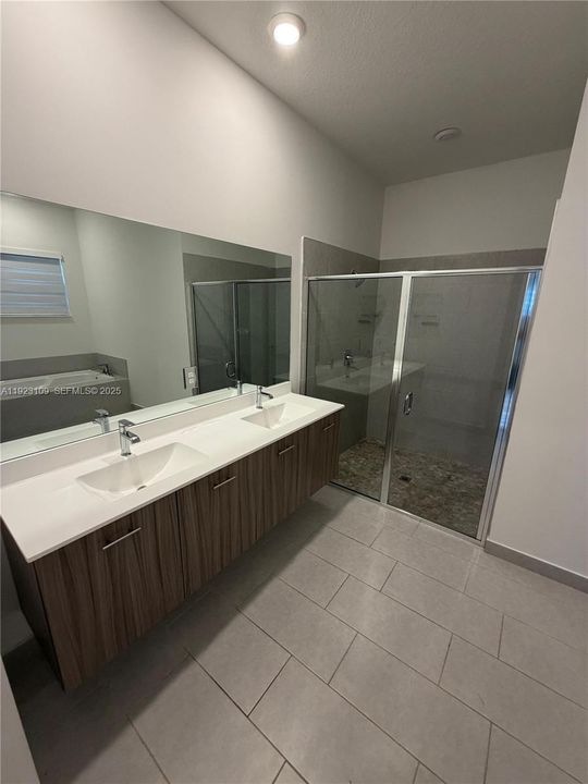 出租: $6,250 (4 贝兹, 3 浴室, 2274 平方英尺)