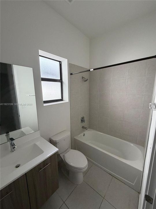 出租: $6,250 (4 贝兹, 3 浴室, 2274 平方英尺)