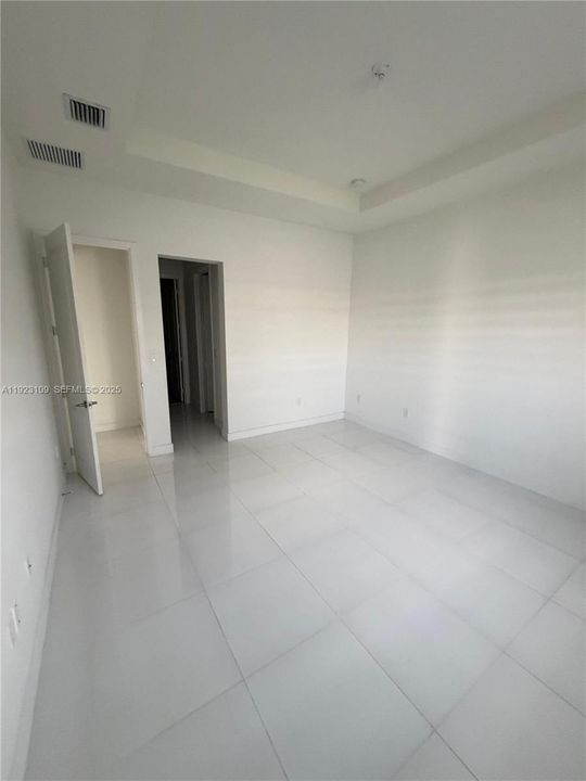 出租: $6,250 (4 贝兹, 3 浴室, 2274 平方英尺)