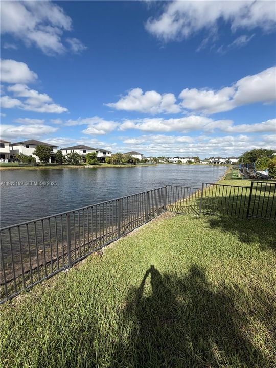 出租: $6,250 (4 贝兹, 3 浴室, 2274 平方英尺)