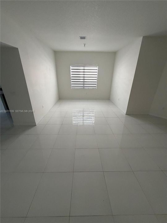 出租: $6,250 (4 贝兹, 3 浴室, 2274 平方英尺)