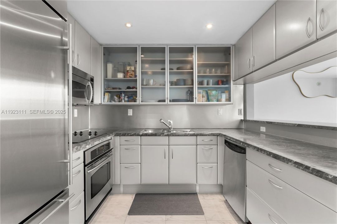 For Rent: $8,500 (2 beds, 2 baths, 1058 Square Feet)