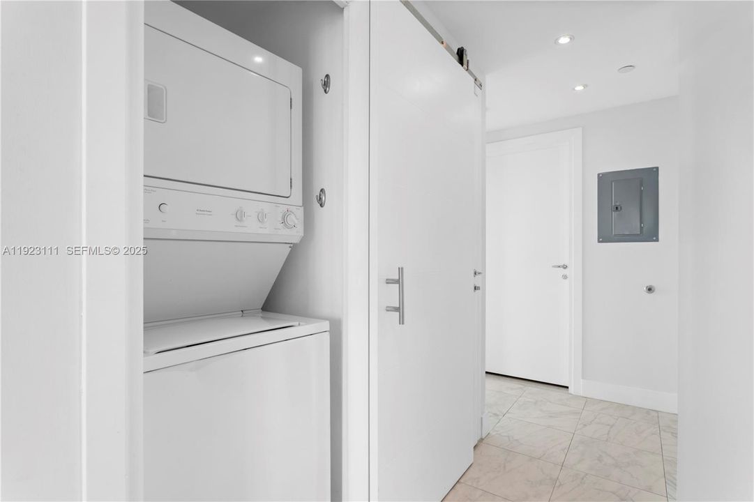 For Rent: $8,500 (2 beds, 2 baths, 1058 Square Feet)