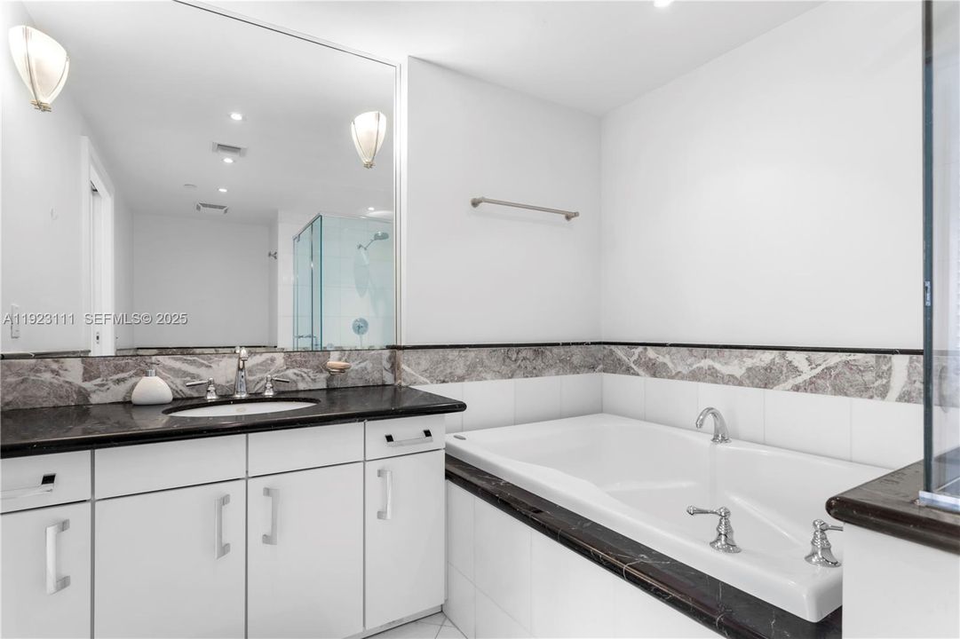 For Rent: $8,500 (2 beds, 2 baths, 1058 Square Feet)