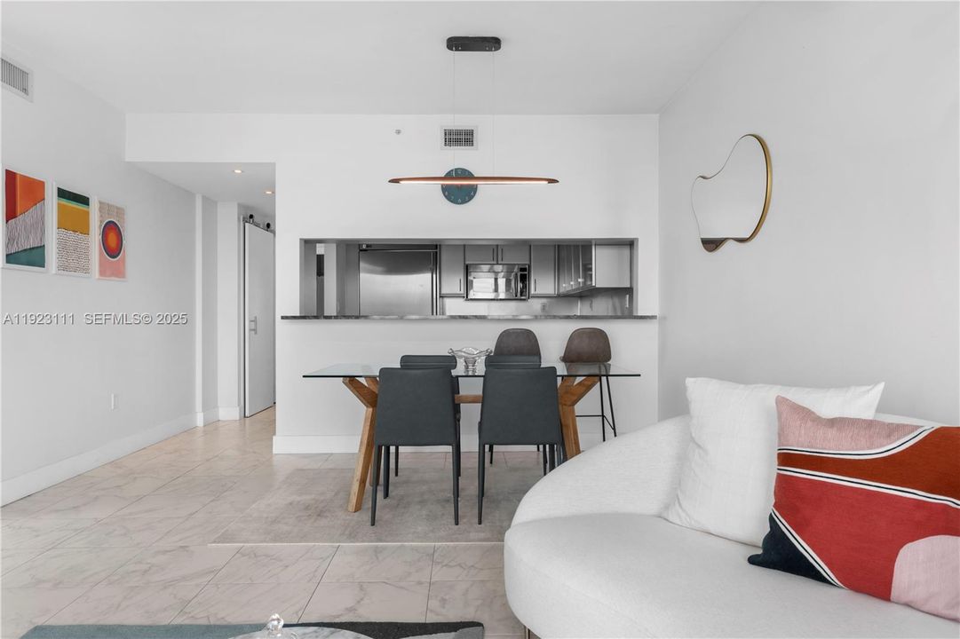 For Rent: $8,500 (2 beds, 2 baths, 1058 Square Feet)