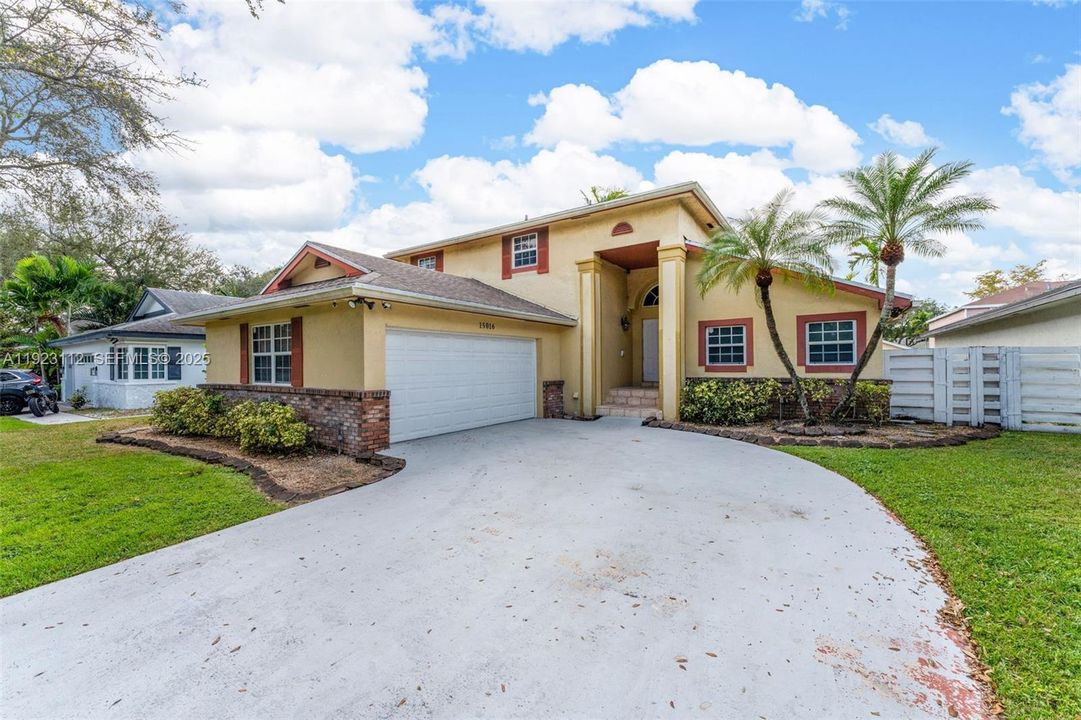 For Rent: $3,500 (3 beds, 2 baths, 2081 Square Feet)