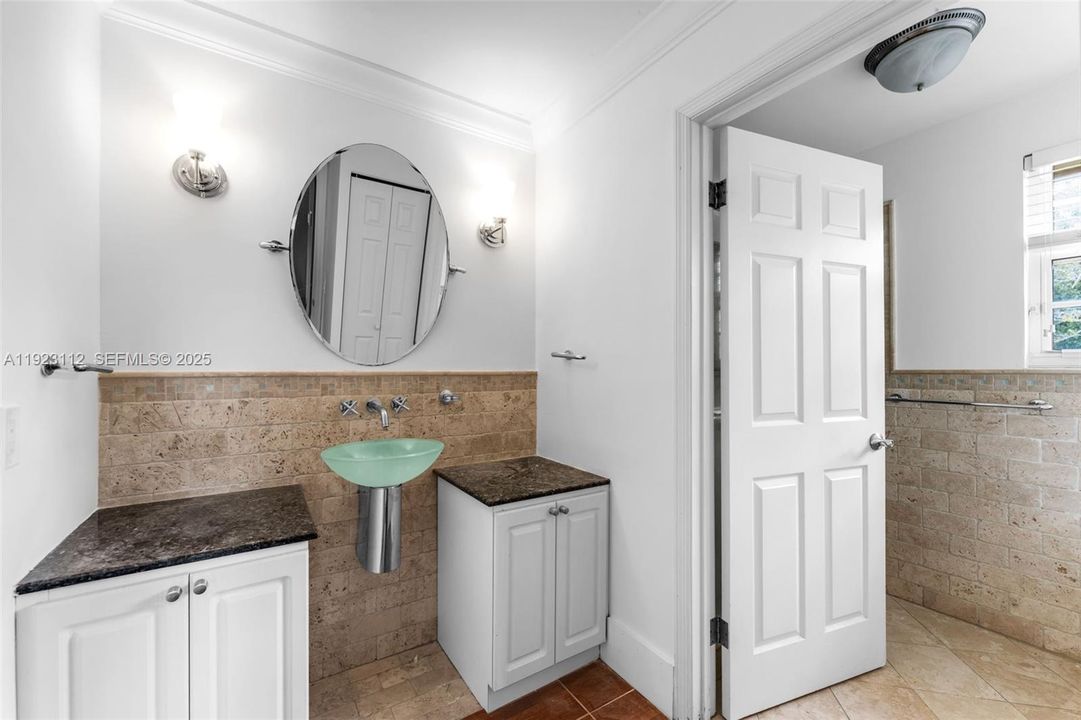 For Rent: $3,500 (3 beds, 2 baths, 2081 Square Feet)