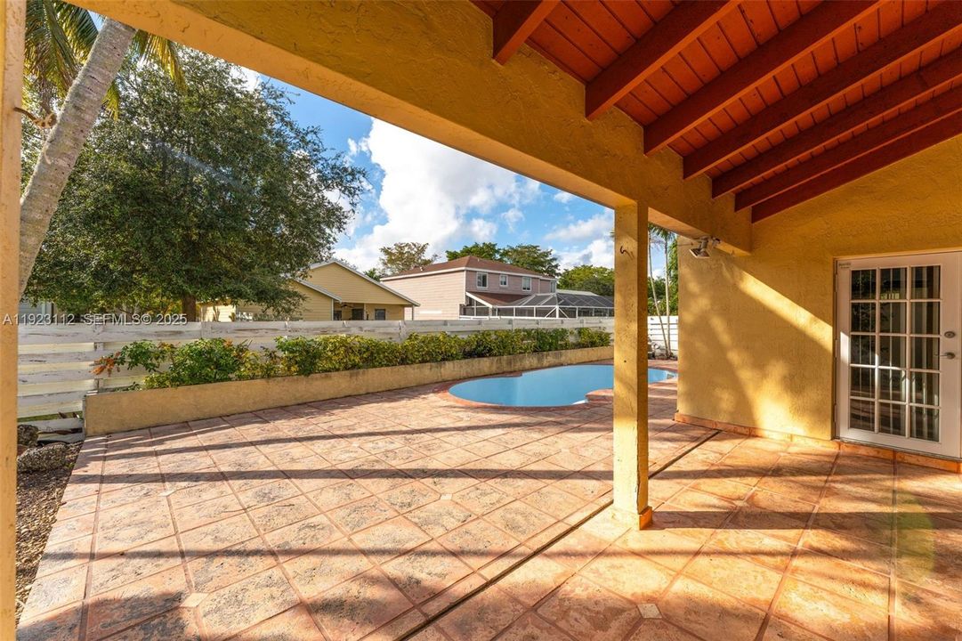 For Rent: $3,500 (3 beds, 2 baths, 2081 Square Feet)