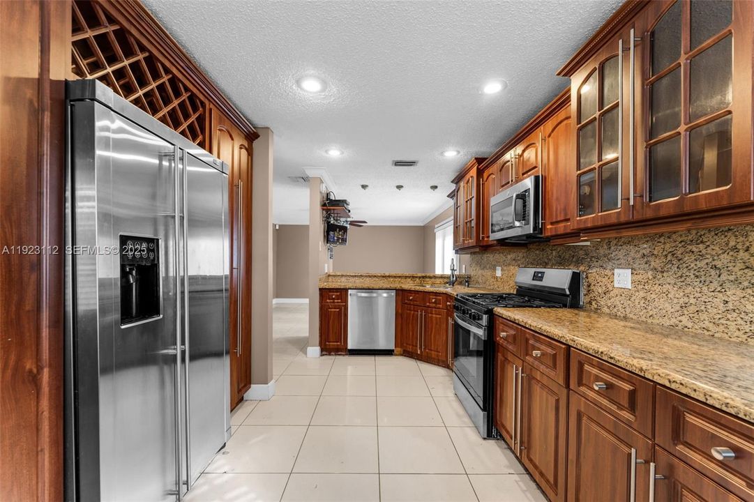 For Rent: $3,500 (3 beds, 2 baths, 2081 Square Feet)