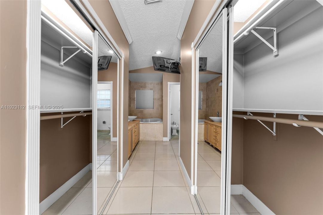 For Rent: $3,500 (3 beds, 2 baths, 2081 Square Feet)