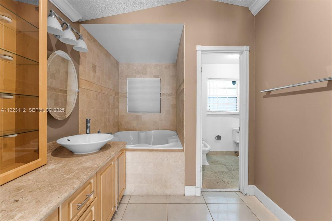 For Rent: $3,500 (3 beds, 2 baths, 2081 Square Feet)