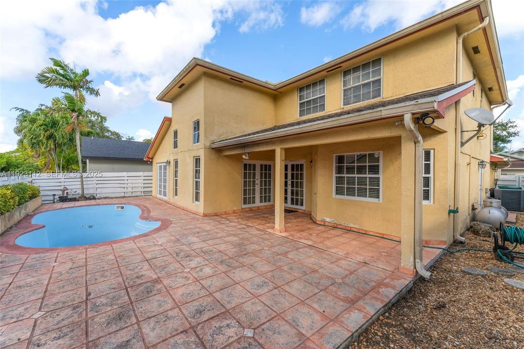 For Rent: $3,500 (3 beds, 2 baths, 2081 Square Feet)