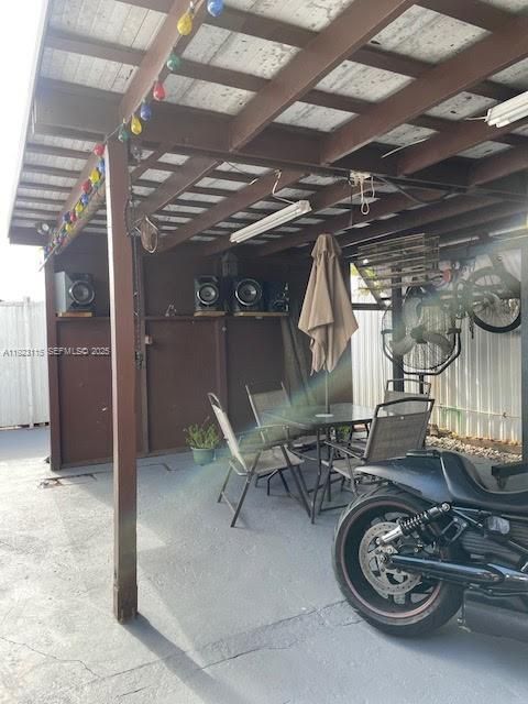 For Sale: $450,000 (2 beds, 1 baths, 1110 Square Feet)