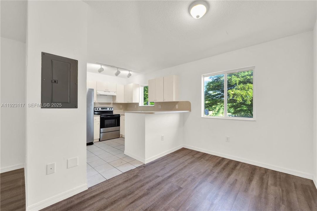 В аренду: $2,000 (3 спален, 2 ванн, 1176 Квадратных фут)