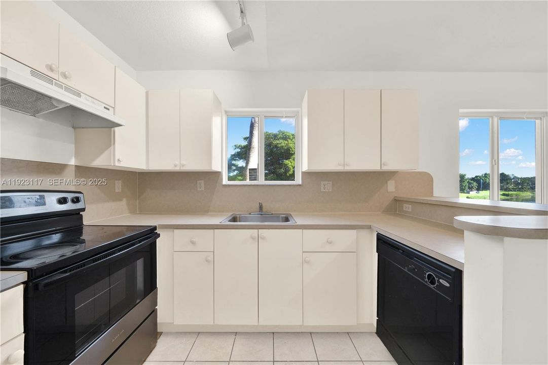 В аренду: $2,000 (3 спален, 2 ванн, 1176 Квадратных фут)