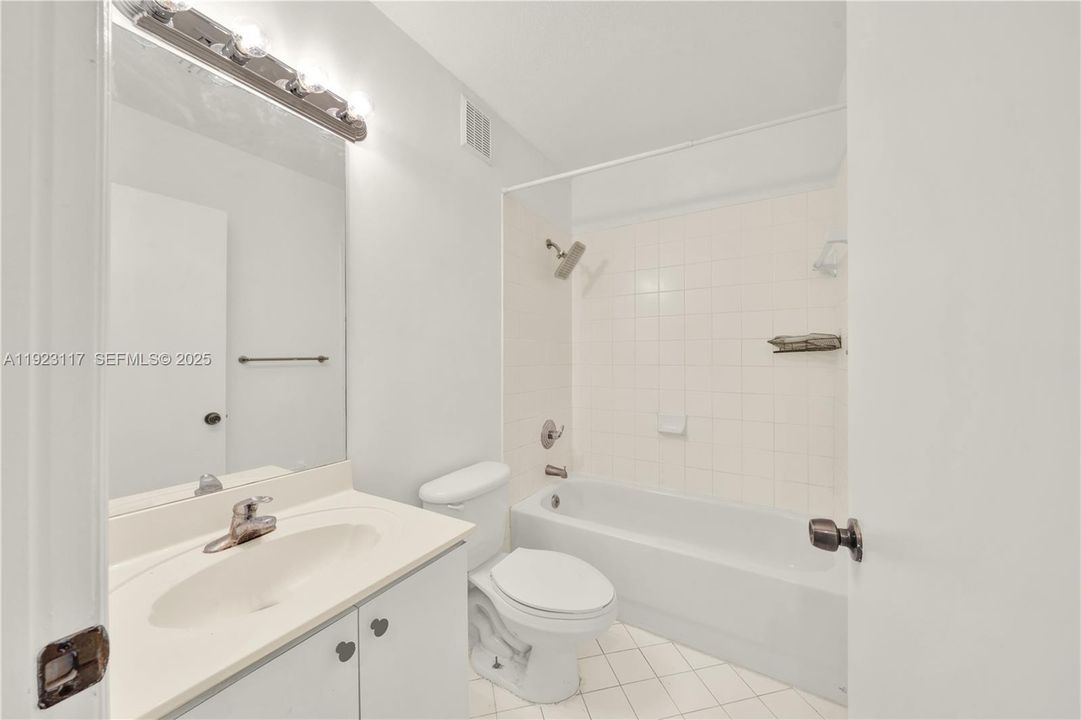 В аренду: $2,000 (3 спален, 2 ванн, 1176 Квадратных фут)