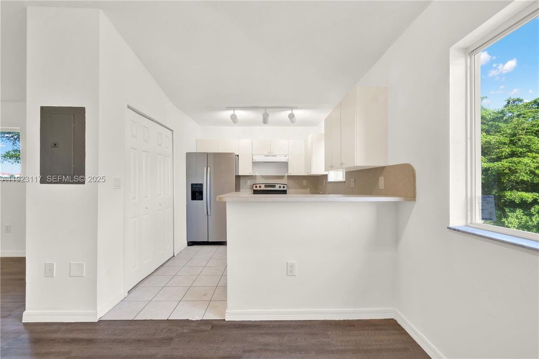 В аренду: $2,000 (3 спален, 2 ванн, 1176 Квадратных фут)