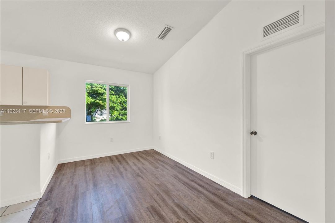 В аренду: $2,000 (3 спален, 2 ванн, 1176 Квадратных фут)