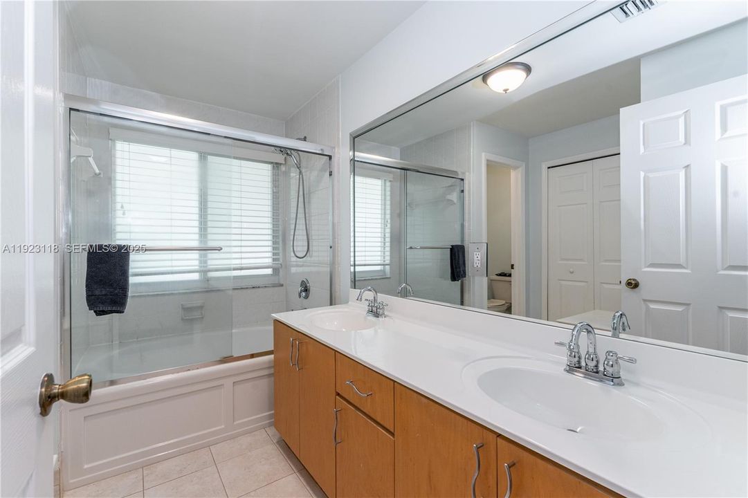 For Sale: $589,000 (3 beds, 2 baths, 1639 Square Feet)