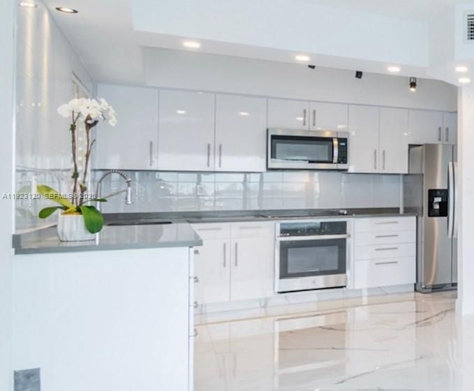 出租: $7,500 (3 贝兹, 3 浴室, 1428 平方英尺)