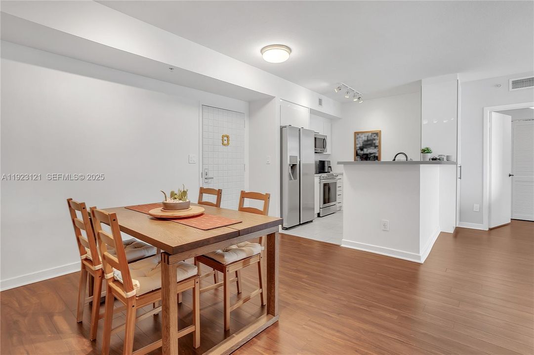 For Rent: $3,900 (2 beds, 2 baths, 1169 Square Feet)