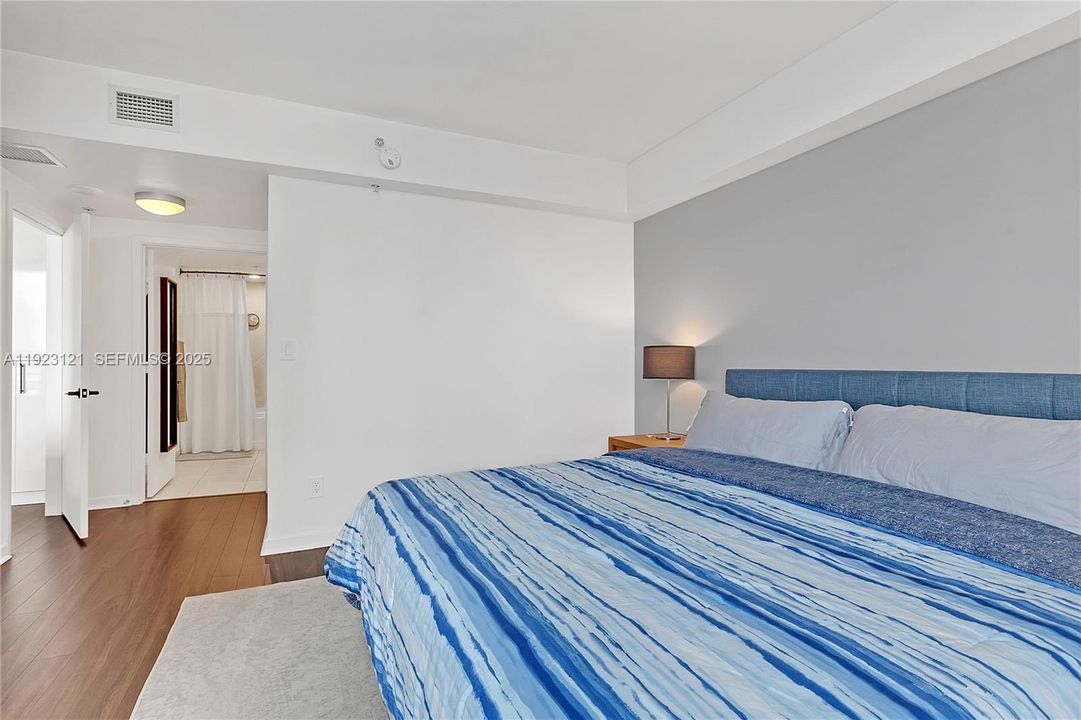 For Rent: $3,900 (2 beds, 2 baths, 1169 Square Feet)