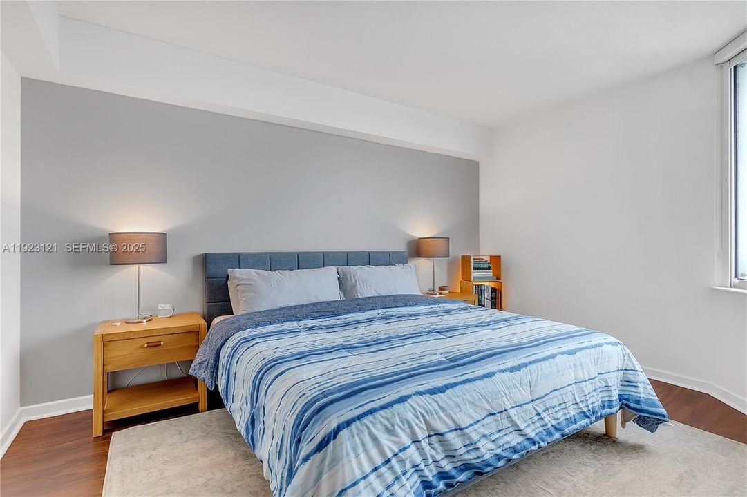 For Rent: $3,900 (2 beds, 2 baths, 1169 Square Feet)