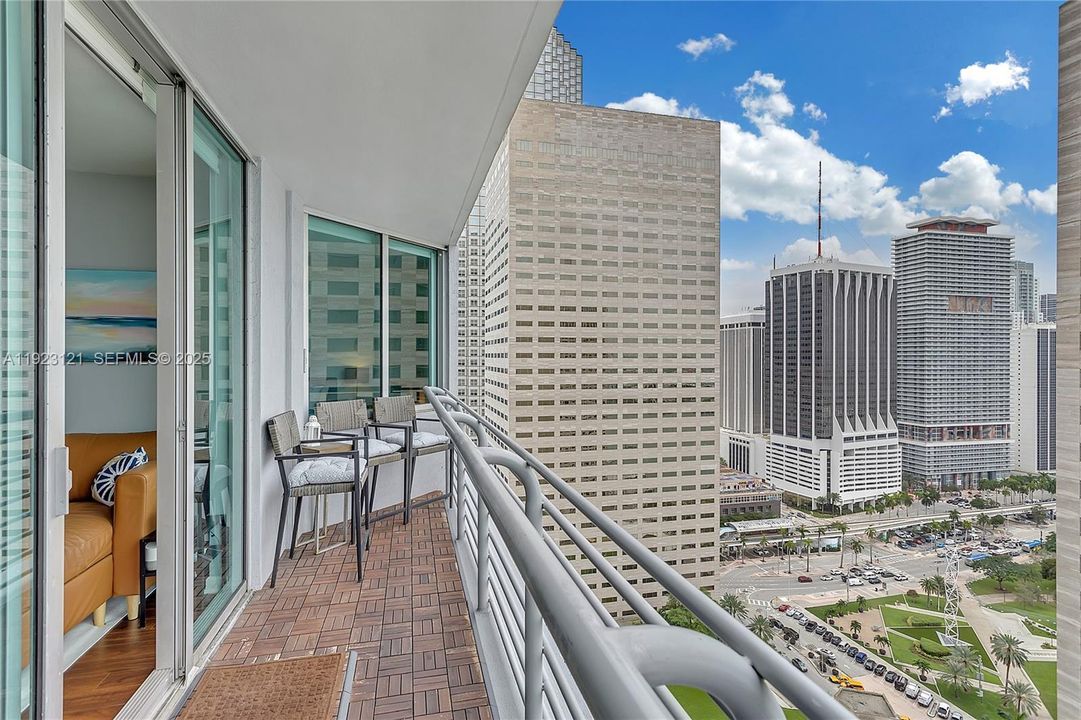 For Rent: $3,900 (2 beds, 2 baths, 1169 Square Feet)