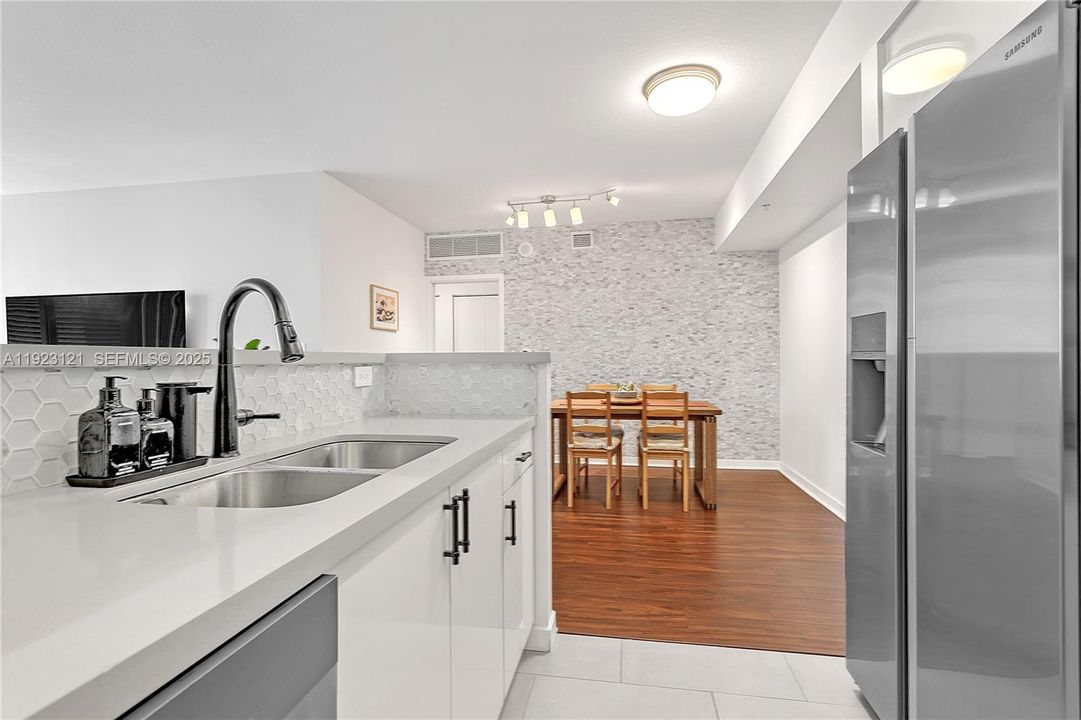 For Rent: $3,900 (2 beds, 2 baths, 1169 Square Feet)