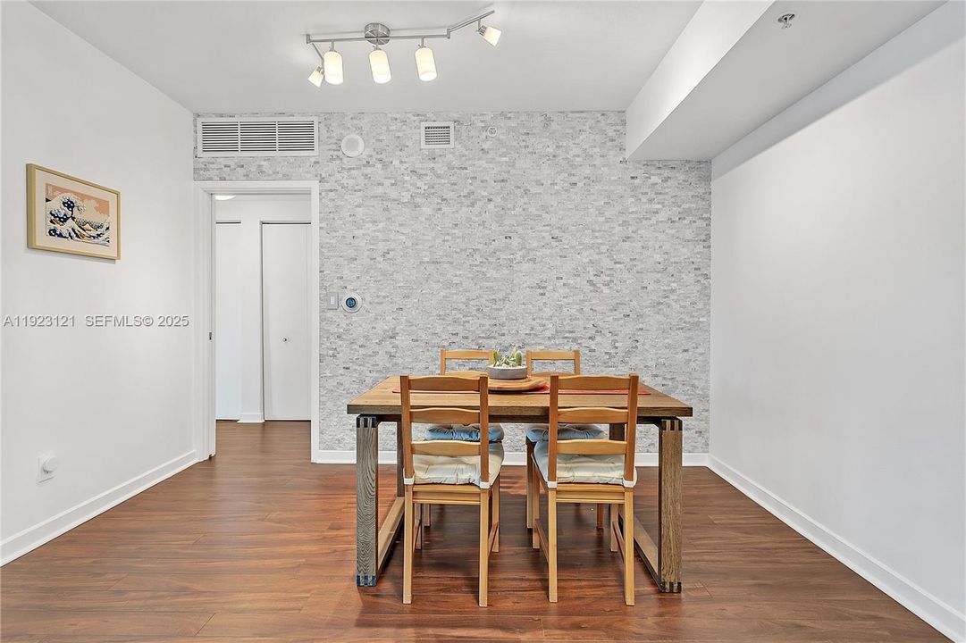 For Rent: $3,900 (2 beds, 2 baths, 1169 Square Feet)