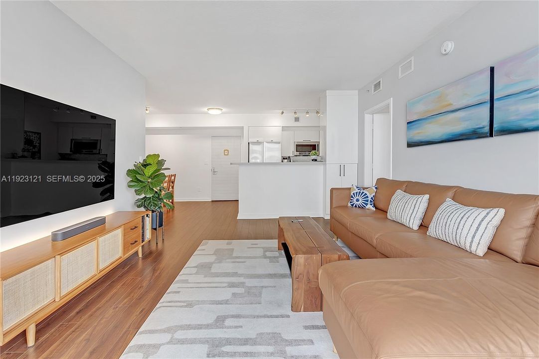 For Rent: $3,900 (2 beds, 2 baths, 1169 Square Feet)