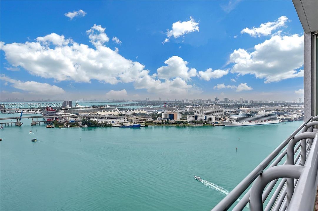 For Rent: $3,900 (2 beds, 2 baths, 1169 Square Feet)