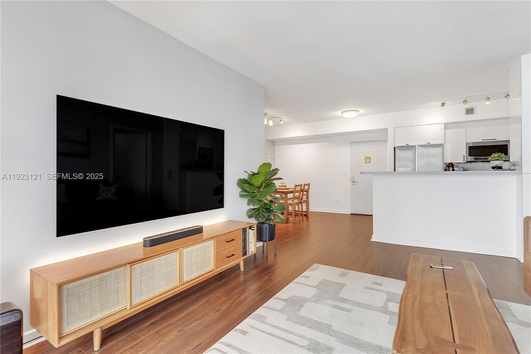 For Rent: $3,900 (2 beds, 2 baths, 1169 Square Feet)