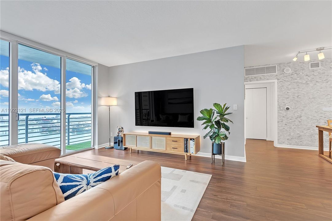 For Rent: $3,900 (2 beds, 2 baths, 1169 Square Feet)