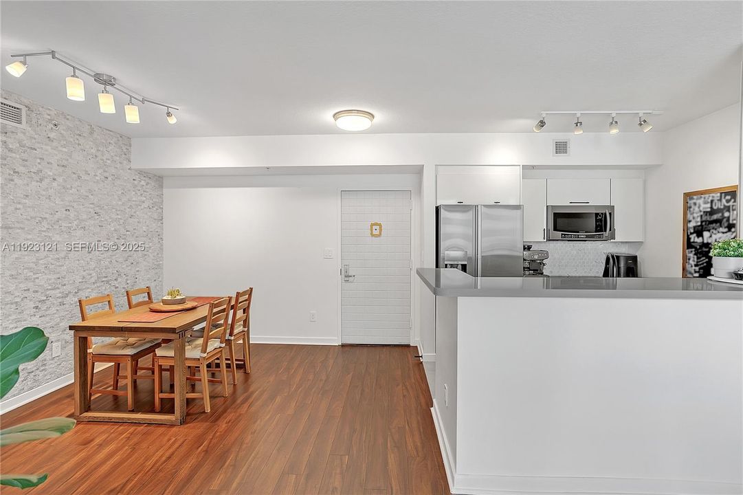 For Rent: $3,900 (2 beds, 2 baths, 1169 Square Feet)