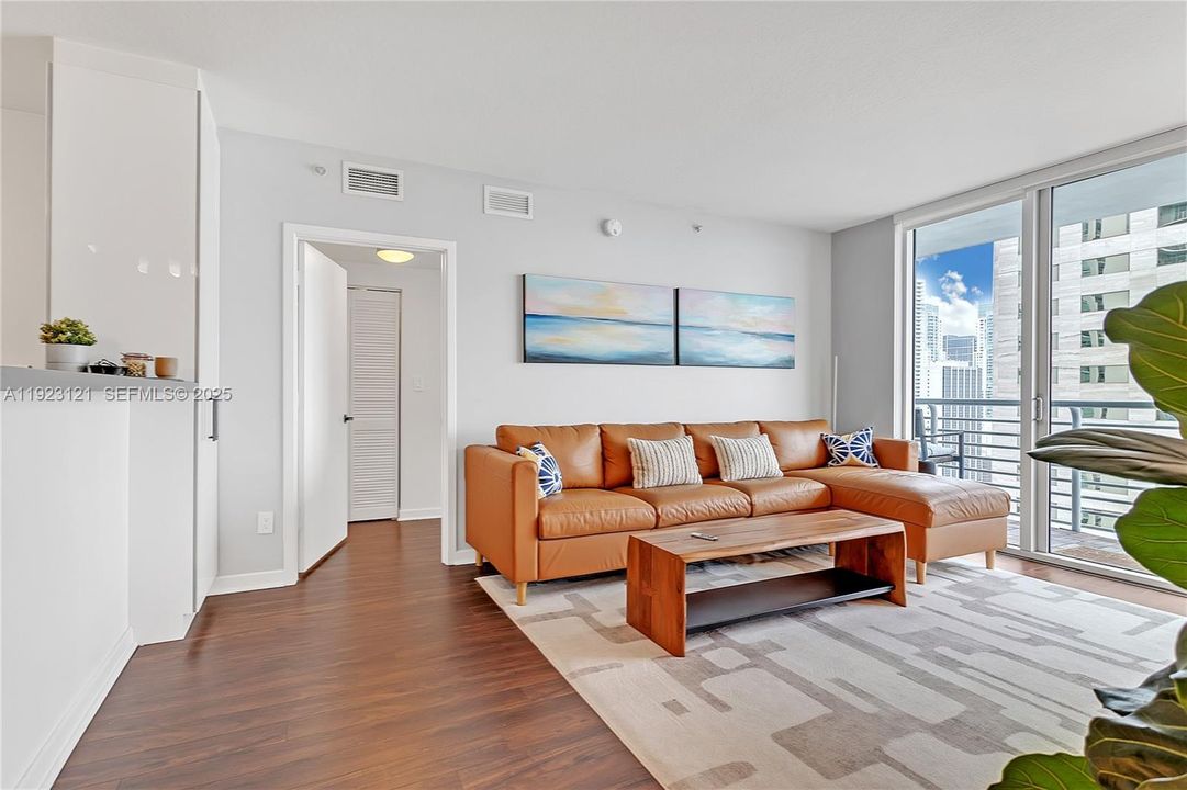 For Rent: $3,900 (2 beds, 2 baths, 1169 Square Feet)