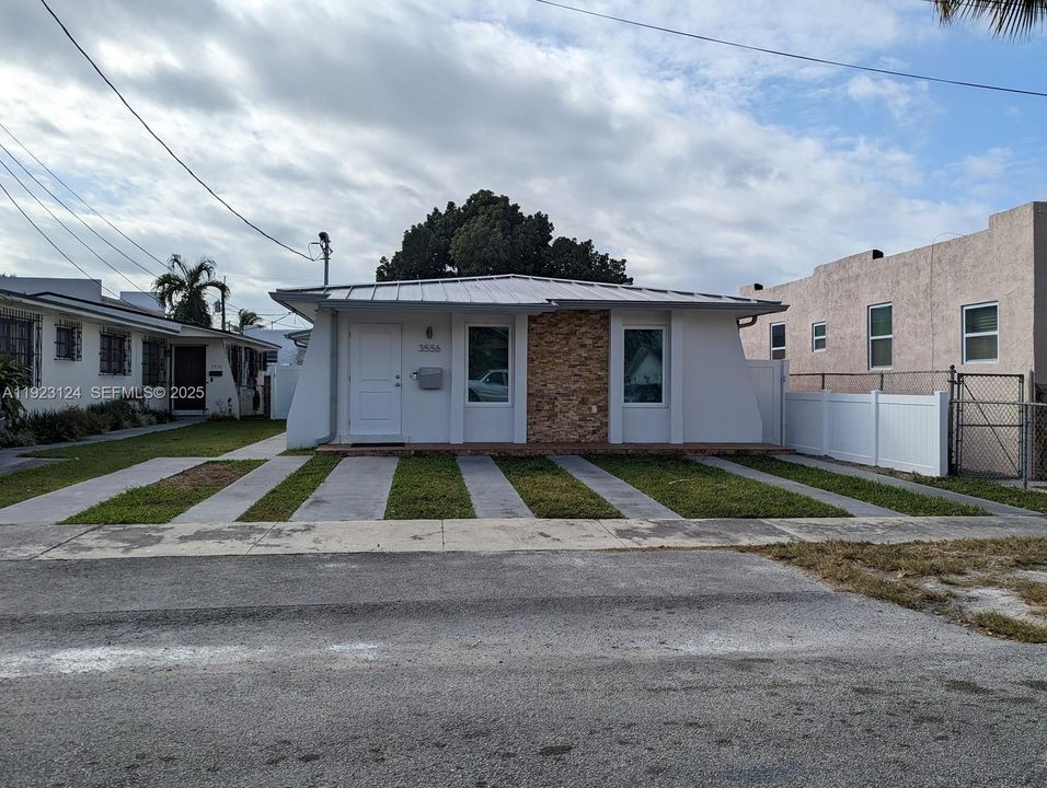 For Rent: $3,400 (3 beds, 2 baths, 2025 Square Feet)