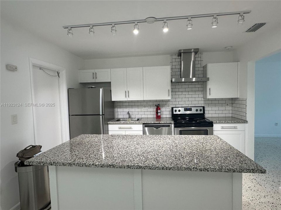 For Rent: $3,400 (3 beds, 2 baths, 2025 Square Feet)