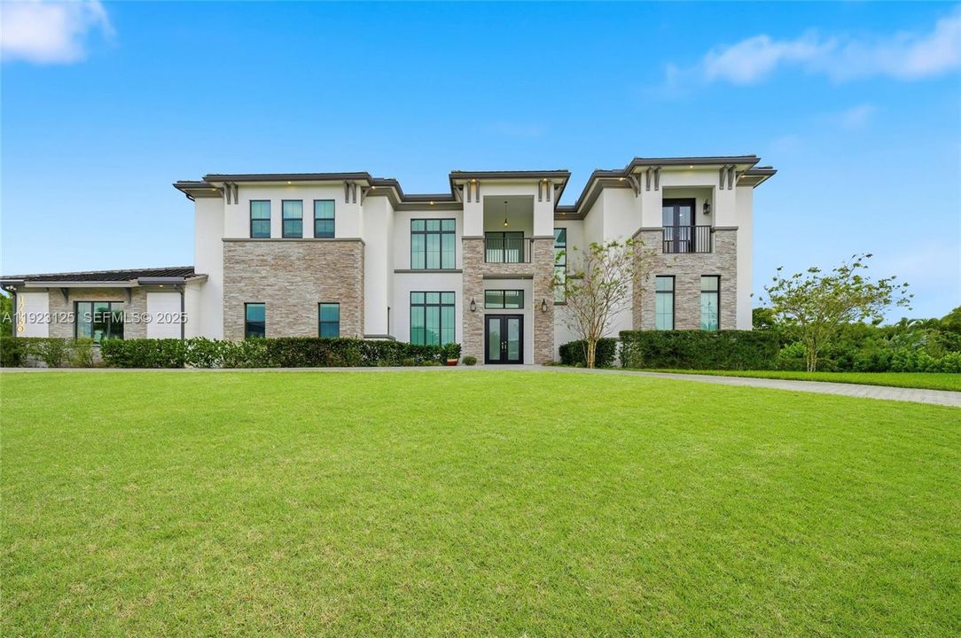 En Venta: $4,225,000 (7 camas, 8 baños, 7895 Pies cuadrados)