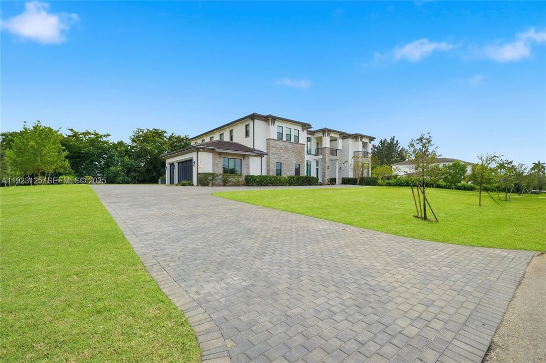 En Venta: $4,225,000 (7 camas, 8 baños, 7895 Pies cuadrados)