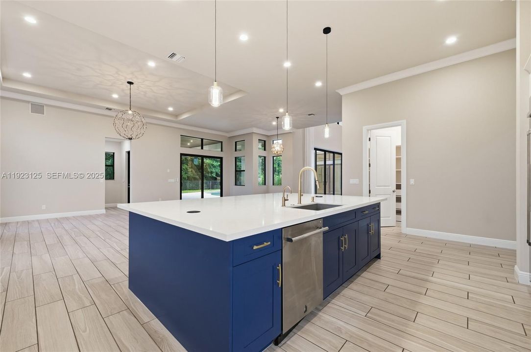 En Venta: $4,225,000 (7 camas, 8 baños, 7895 Pies cuadrados)