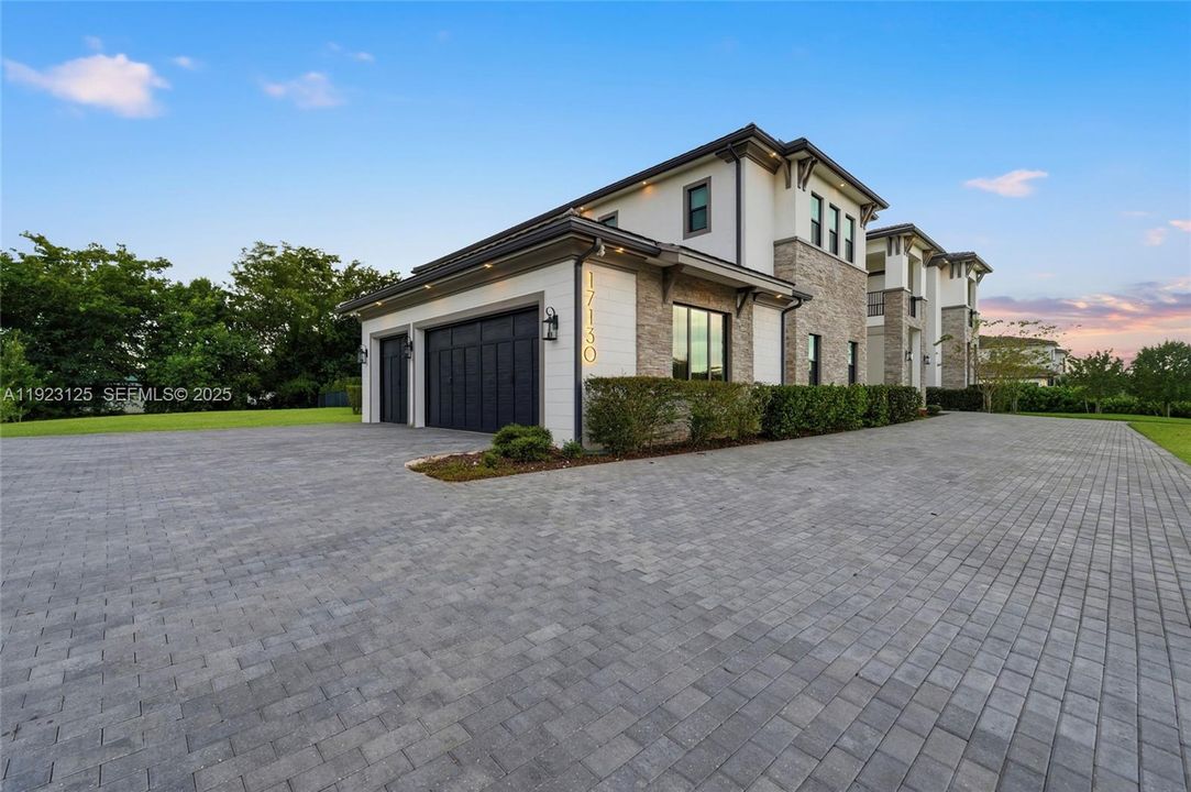 En Venta: $4,225,000 (7 camas, 8 baños, 7895 Pies cuadrados)