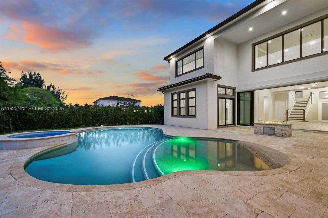 En Venta: $4,225,000 (7 camas, 8 baños, 7895 Pies cuadrados)