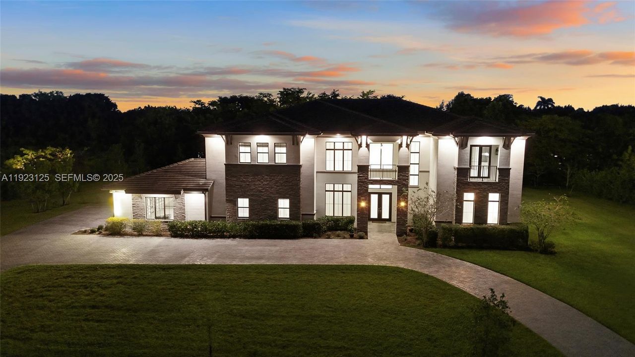 En Venta: $4,225,000 (7 camas, 8 baños, 7895 Pies cuadrados)