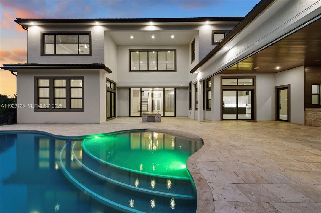 En Venta: $4,225,000 (7 camas, 8 baños, 7895 Pies cuadrados)